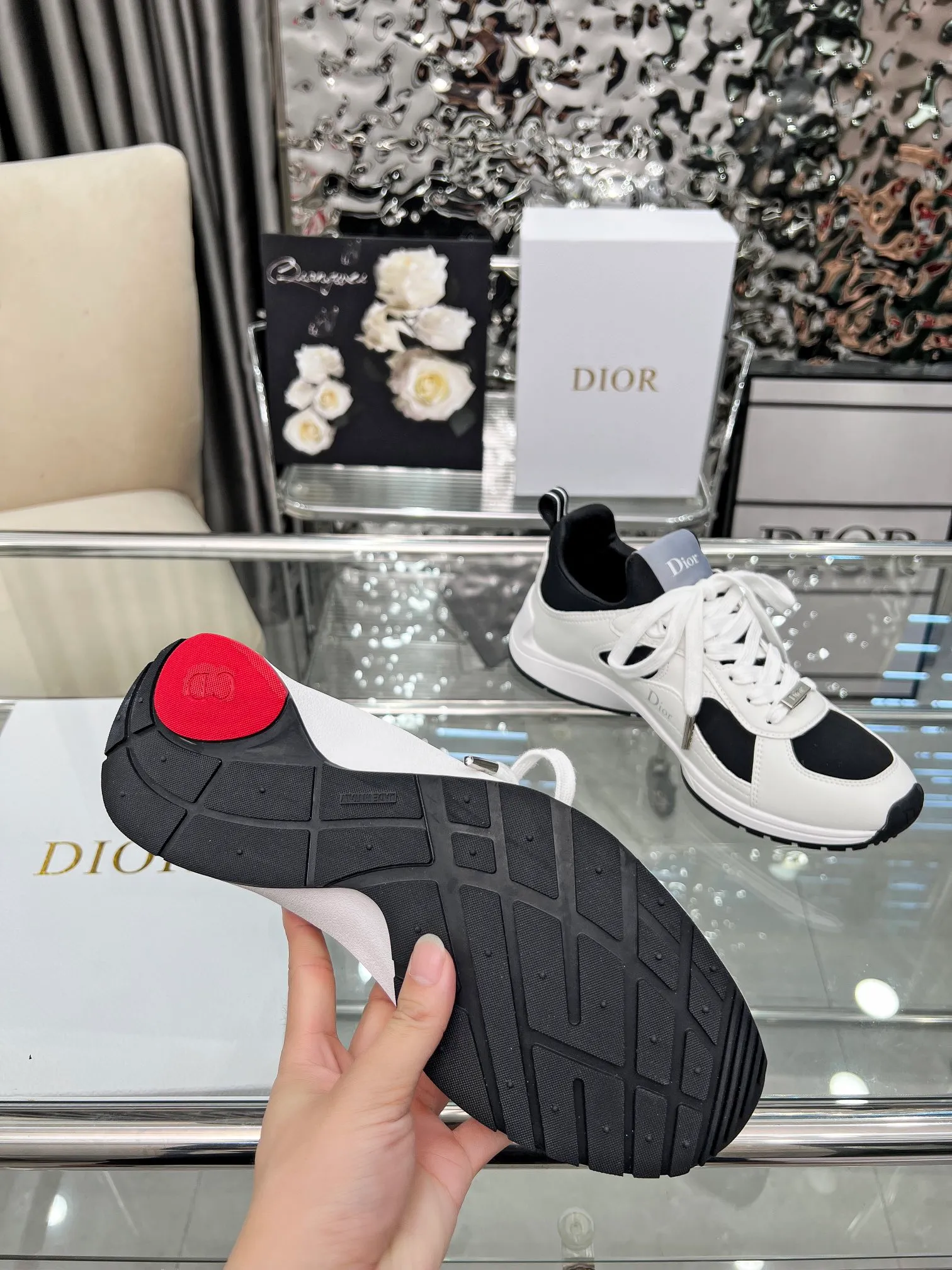 [Dior Dior] P: 560💰Men's model will be released first♺Size: 40-44 (45.46 custom-made) (women's model is being printed) The latest Star series of the 2025 new Dior Dior show, this Dior Star dad sneaker is a new product in the fall of 2025, enriching the classic series with fashionable retro style. Carefully crafted, these Dad Shoes style shoes can be paired with casual looks all year round and follow the trend of the retro market. The Dior logo on the tongue also indicates that this pair of shoes is the B30 model! B30 uses fine-textured leather and mesh cloth materials to form a shoe body. There are conspicuous letters CD on both sides of the shoe body to indicate identity. The multiple lines on the shoe body outline the details, making the shoes look less monotonous and full of retro three-dimensionality! Color: four colors